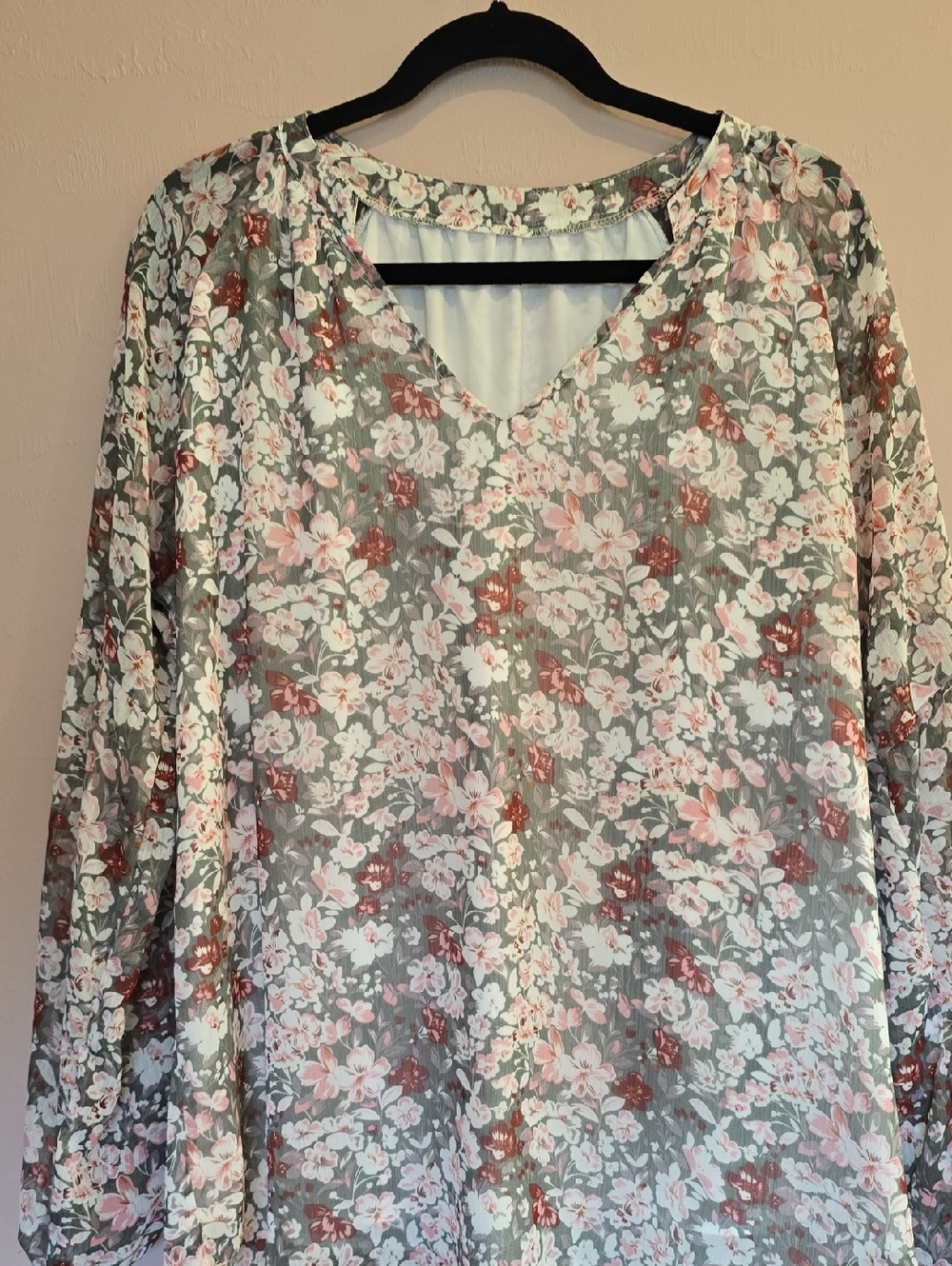 Floral V-Neck Tunic Top in Grey And Blush